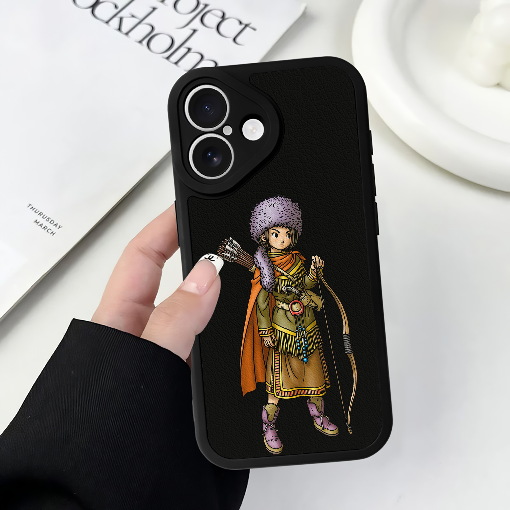 （画像用） ドラゴンクエスト Doragon Kuesuto Dragon Quest 【iPhone 16シリーズ対応】シリコンスマホケース（レザー調） 材質：シリコン